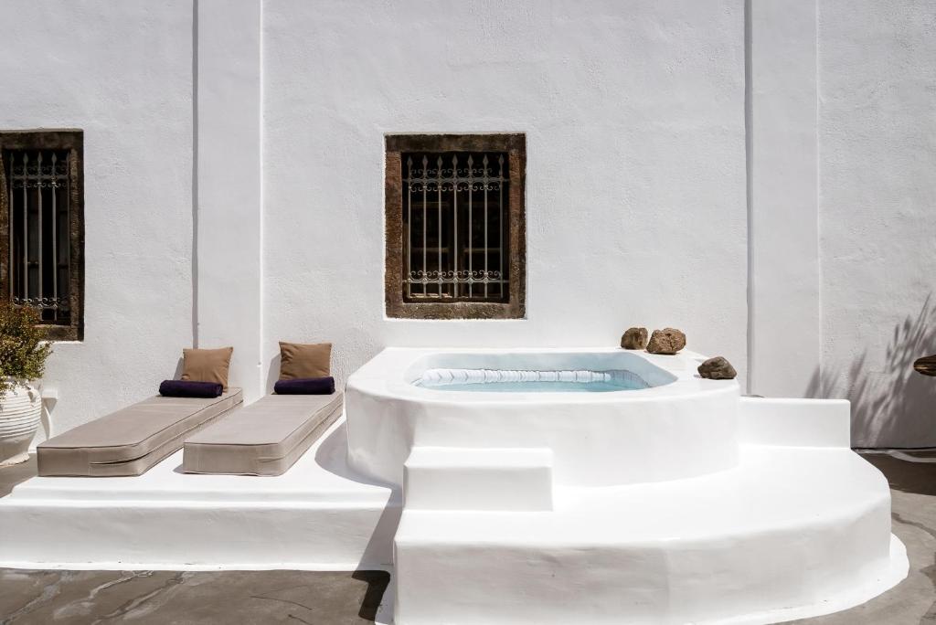 On An Island suites & apartments - Fira 7
