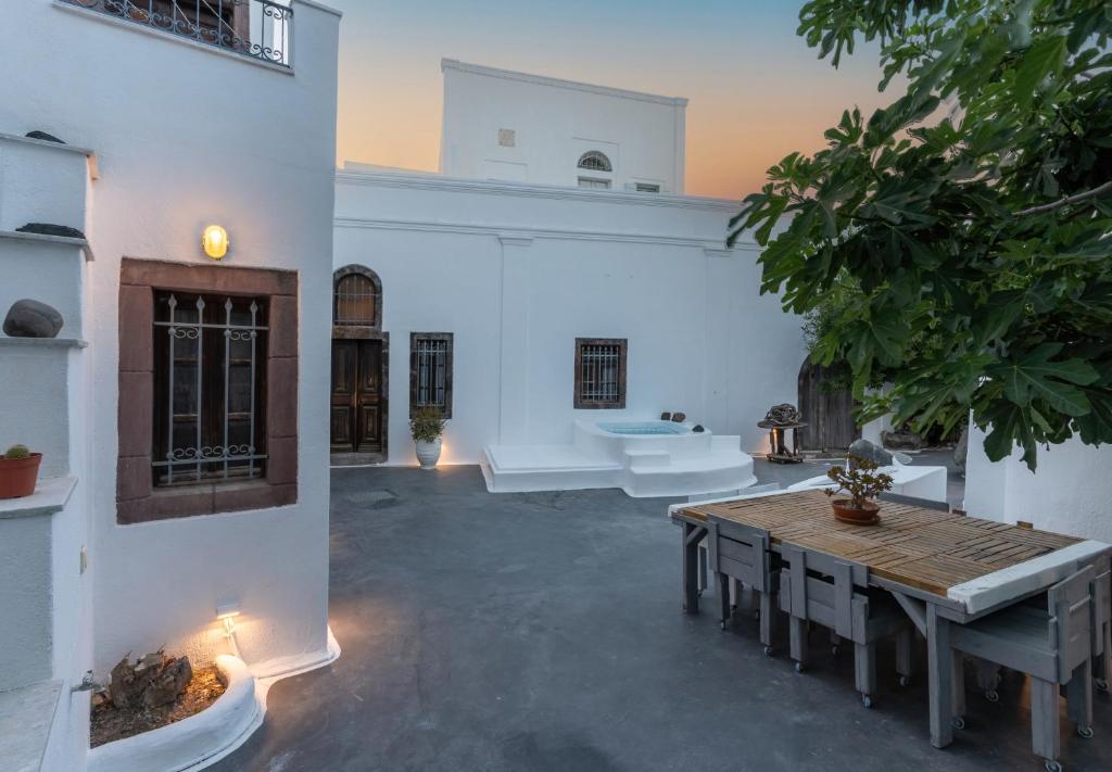 On An Island suites & apartments - Fira 4