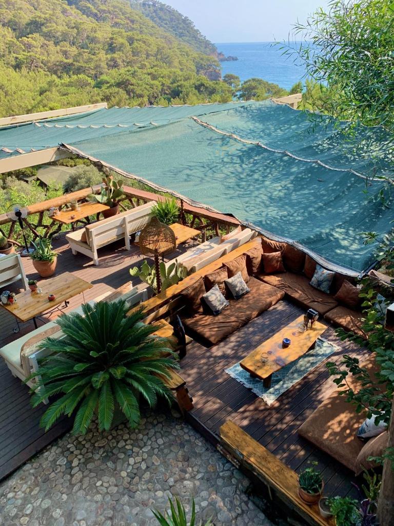 Turan Hill Lounge 4