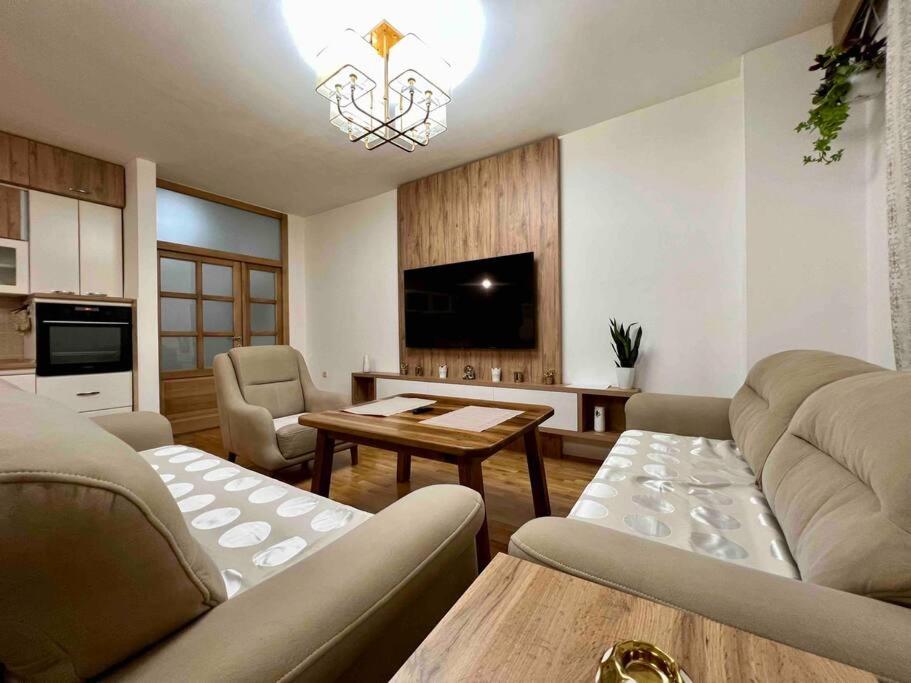 Maxim Apartment 4