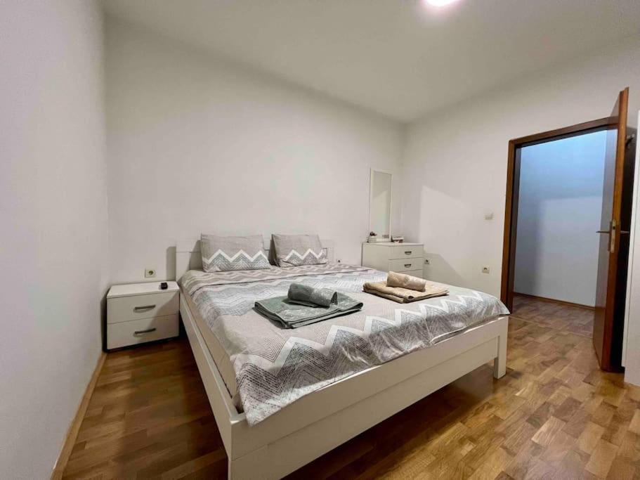 Maxim Apartment 2