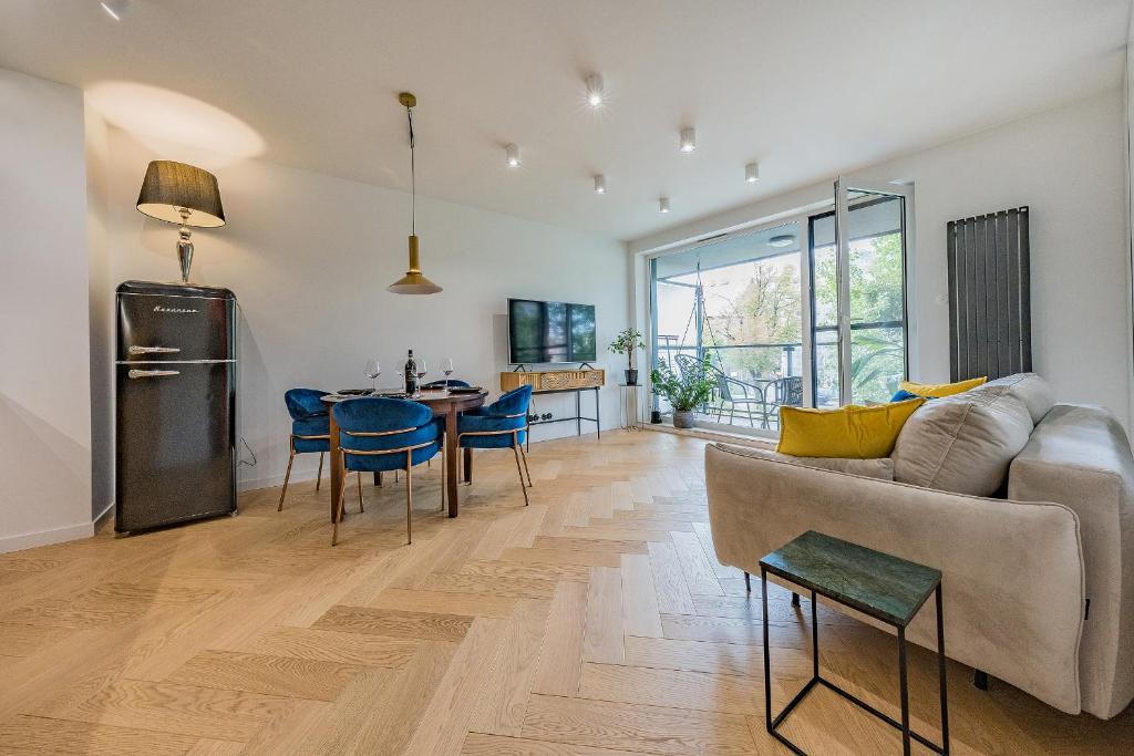 Hello Apartments Chmielna with private parking and balcony 4