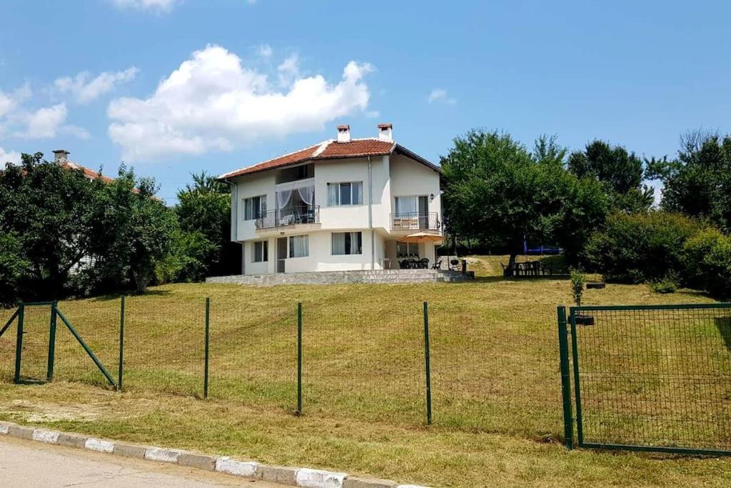 "House of swallows" vacation home, close to Sofia 7