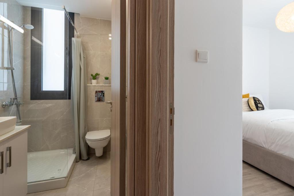 Flair - 1-Bedroom Apartment & Balcony in Larnaca 8