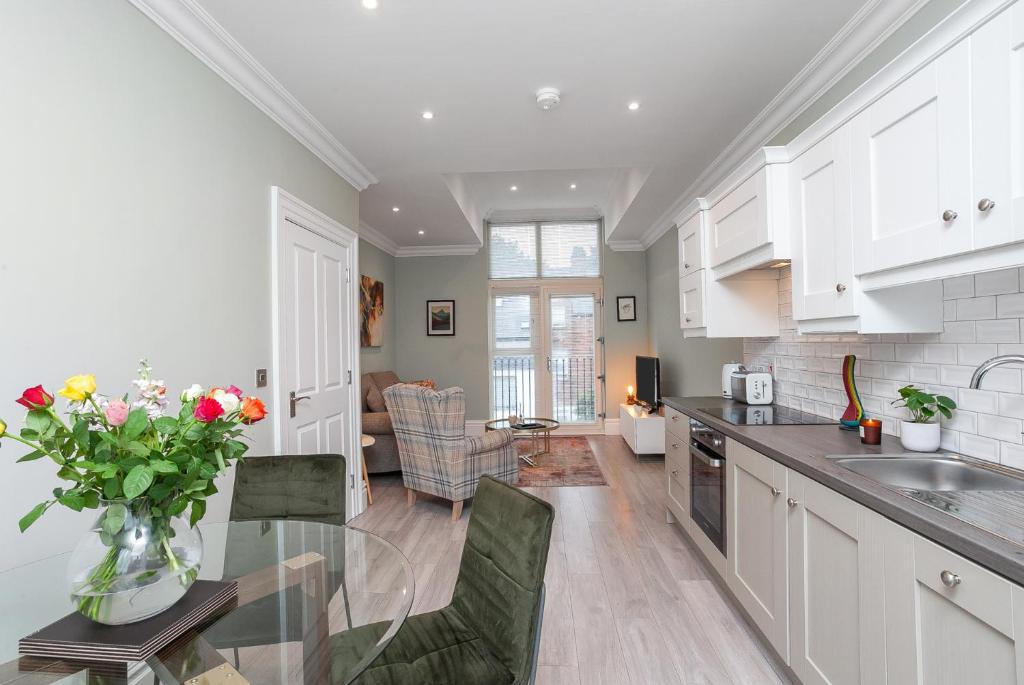 5 Star - The Ulsterville Residences - Free On-site Parking 6