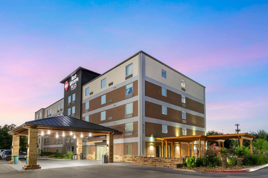 Best Western Plus Downtown North Image