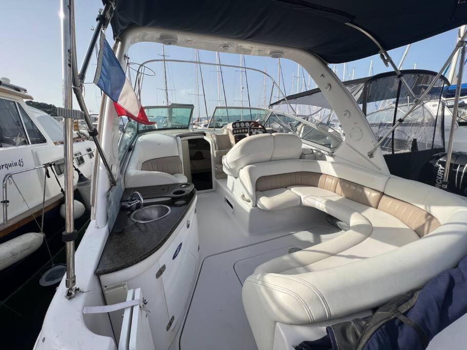 Photo de la galerie de l'établissement Bateau à quai Saint Mandrier, à Saint-Mandrier-sur-Mer