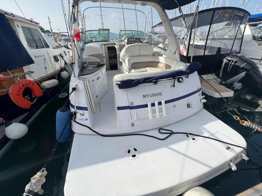 Photo de la galerie de l'établissement Bateau à quai Saint Mandrier, à Saint-Mandrier-sur-Mer