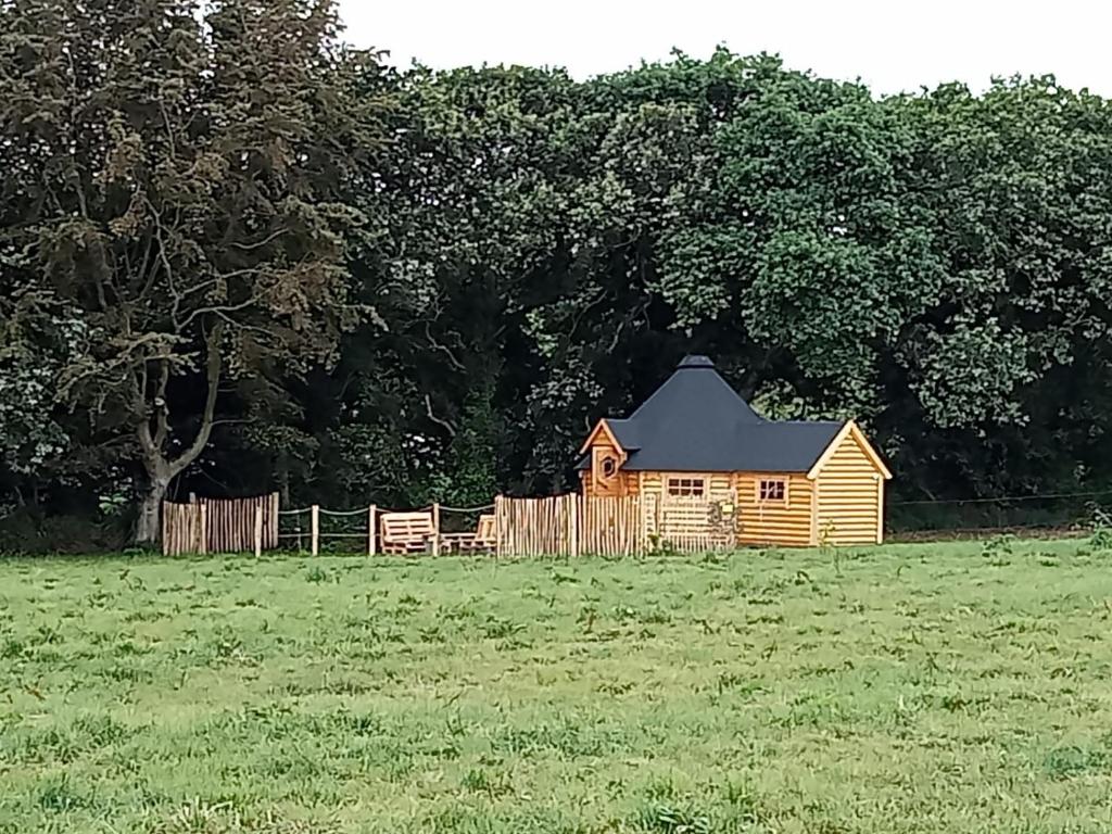 Photo de la galerie de l'établissement Cabane tout confort au calme, à Plouescat