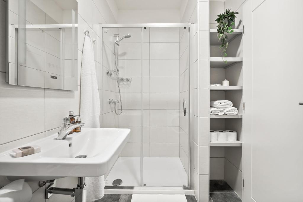 Enjoy Downtown Boutique Apartments #13 by goodnite cz 3