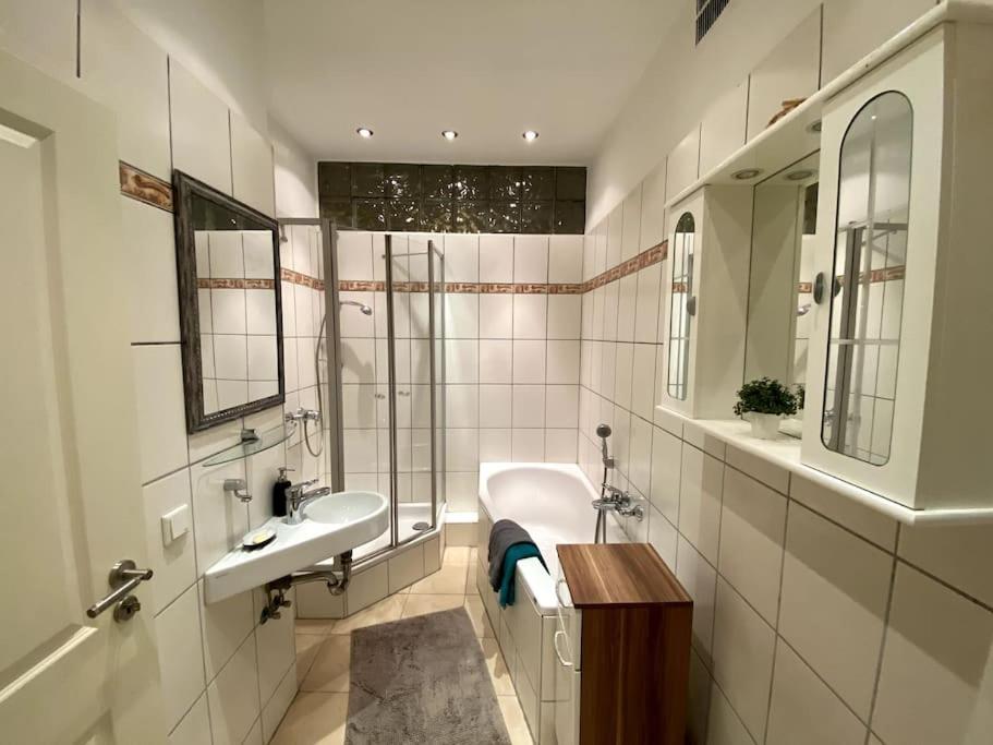 Cosy & central flat near Düsseldorf center 3