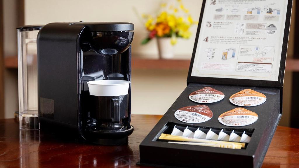Une cafetière est installée sur une table. dans l'établissement Kagariya, à Abashiri 34 autres photos
