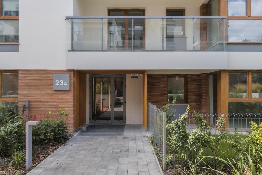 Bright & Stylish Apartment with Balcony 1,5 km to Gdańsk Main City by Noclegi Renters 6