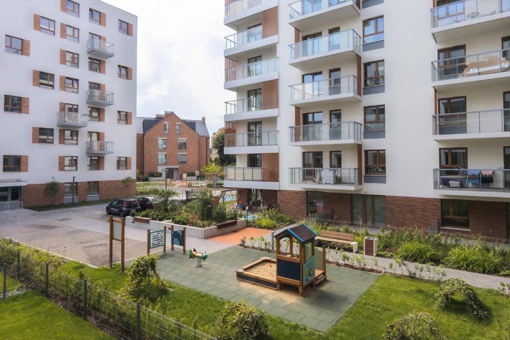 Bright & Stylish Apartment with Balcony 1,5 km to Gdańsk Main City by Noclegi Renters 8