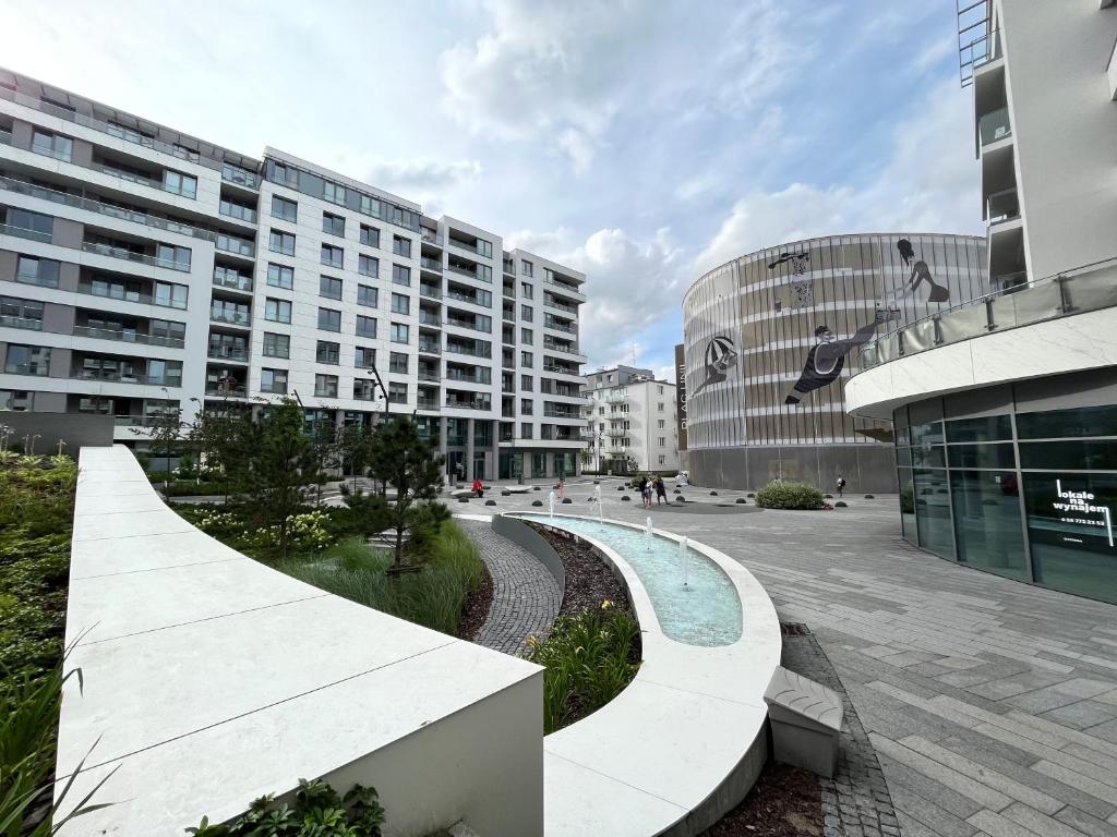Mona Sun Apart 6