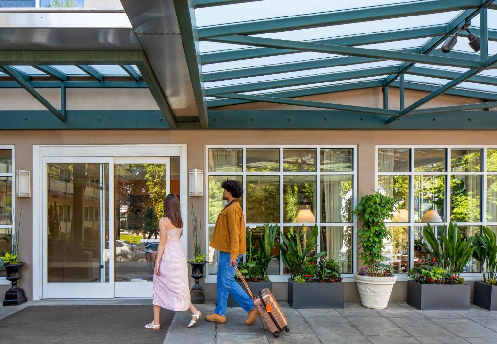 Park Lane Suites & Inn Image