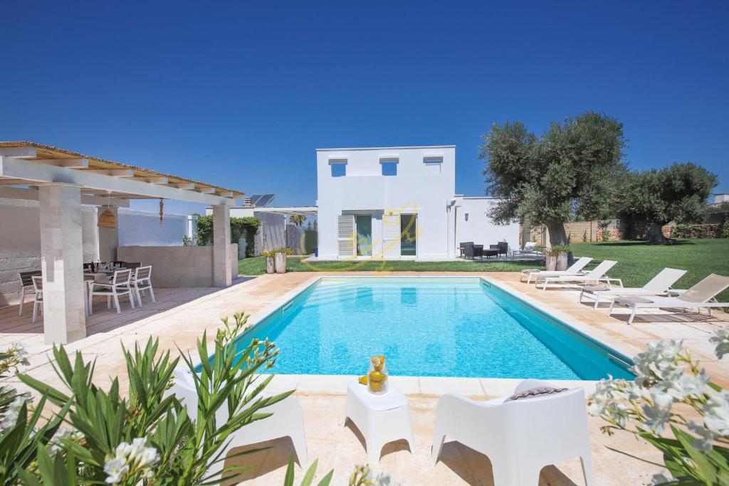 TD Villa Patrizia Pool & Alfresco Kitchen