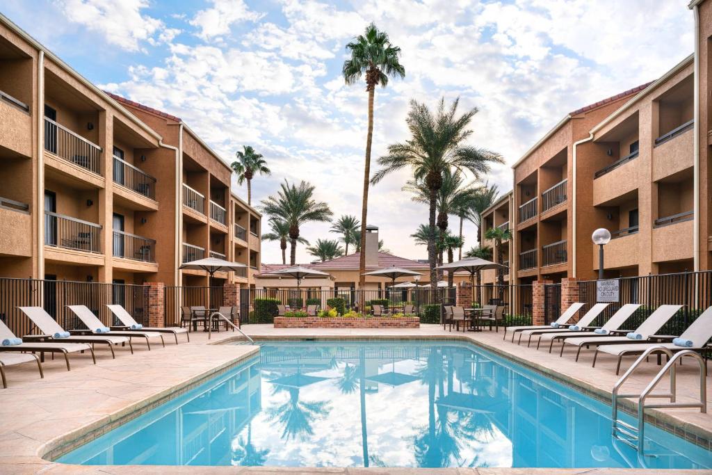 Courtyard by Marriott Las Vegas Convention Center Image