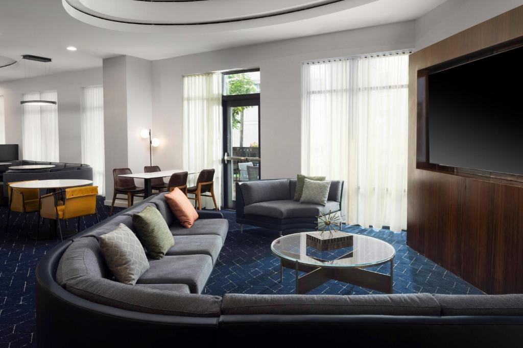 Courtyard by Marriott Washington Capitol Hill/Navy Yard Image