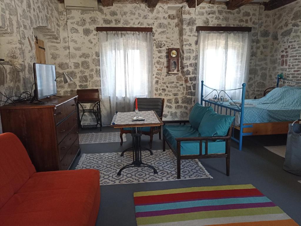 19th century stone house on the seashore 4