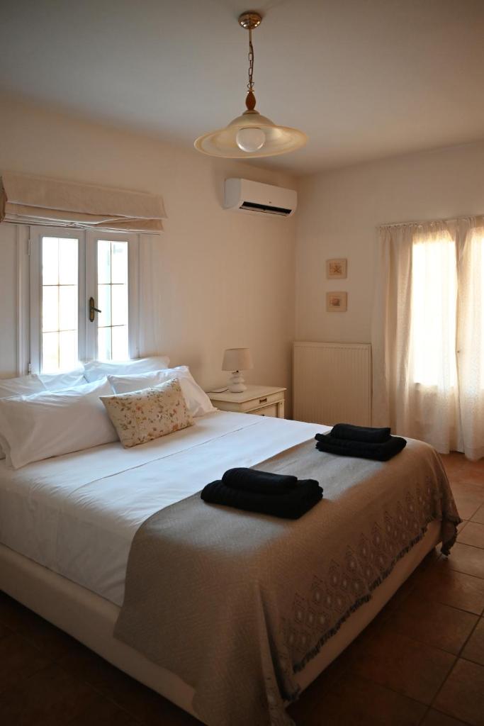 GTK Santorini Perivolos Beach House 5