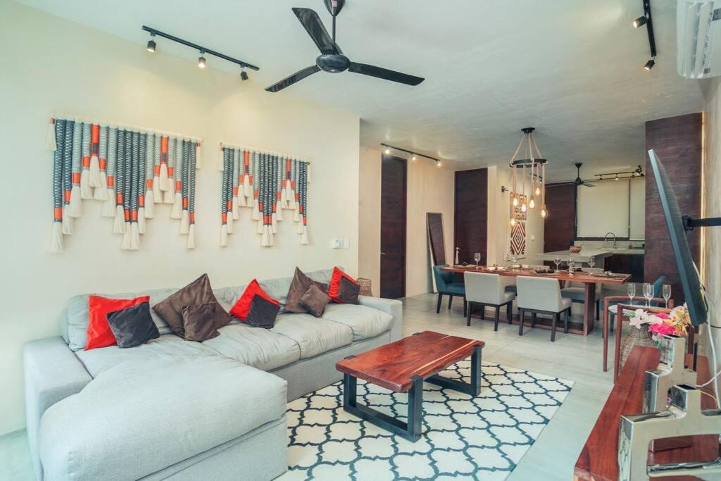 Luxury 2 BDR 2 BTH 2 Bikes Jacuzzi FibOptic WiFi.