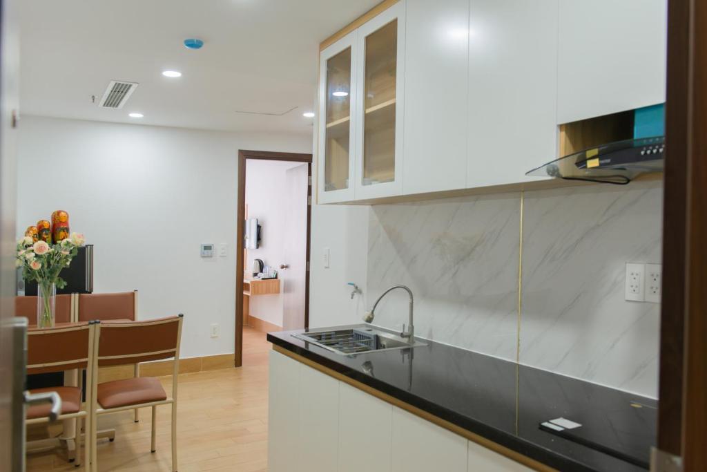 Khách sạn Bờ Biển Vàng - Gold Coast Hotel