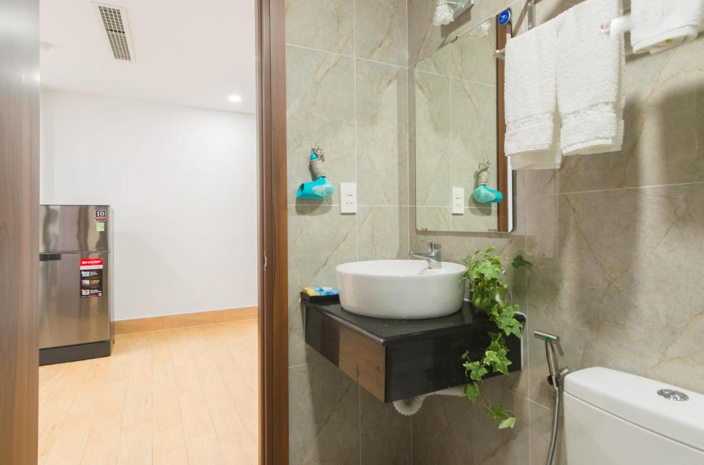 Khách sạn Bờ Biển Vàng - Gold Coast Hotel