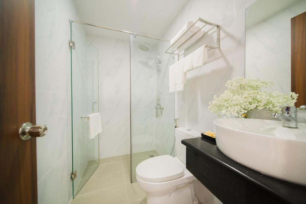 Khách sạn Bờ Biển Vàng - Gold Coast Hotel