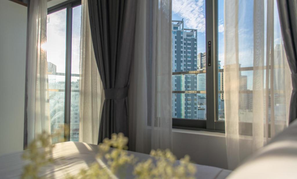 Khách sạn Bờ Biển Vàng - Gold Coast Hotel