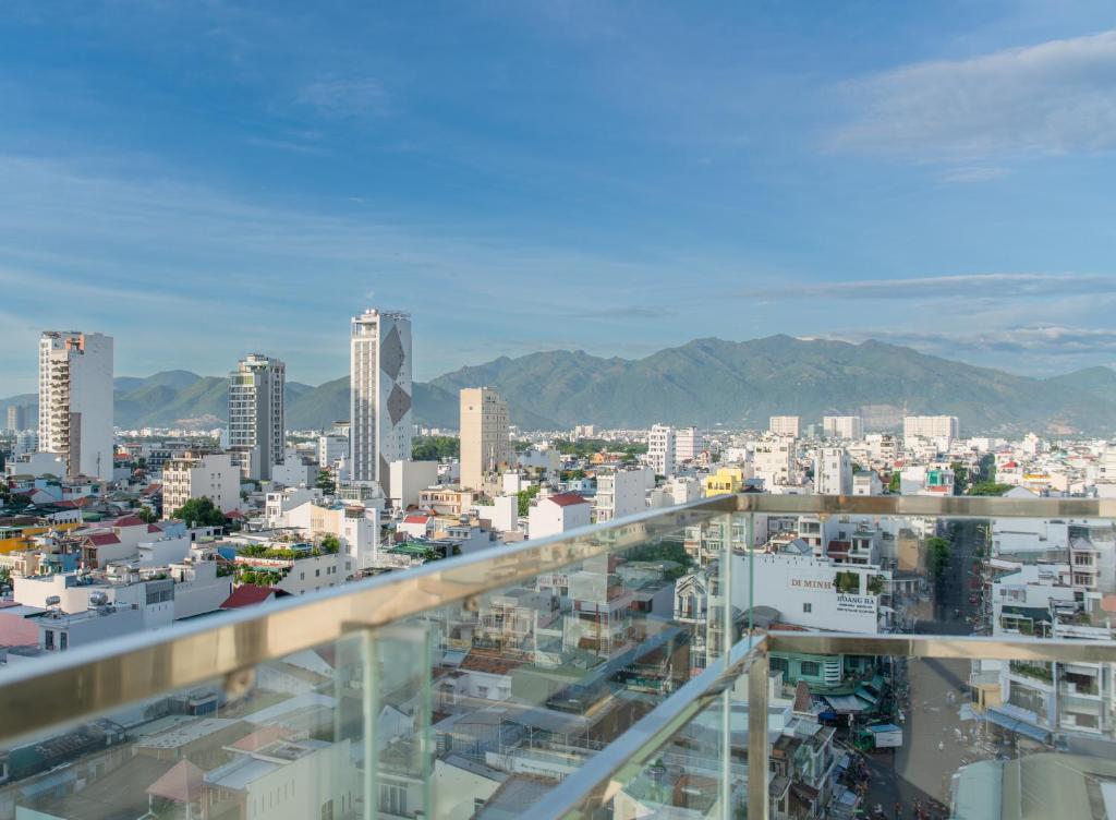 Khách sạn Bờ Biển Vàng - Gold Coast Hotel