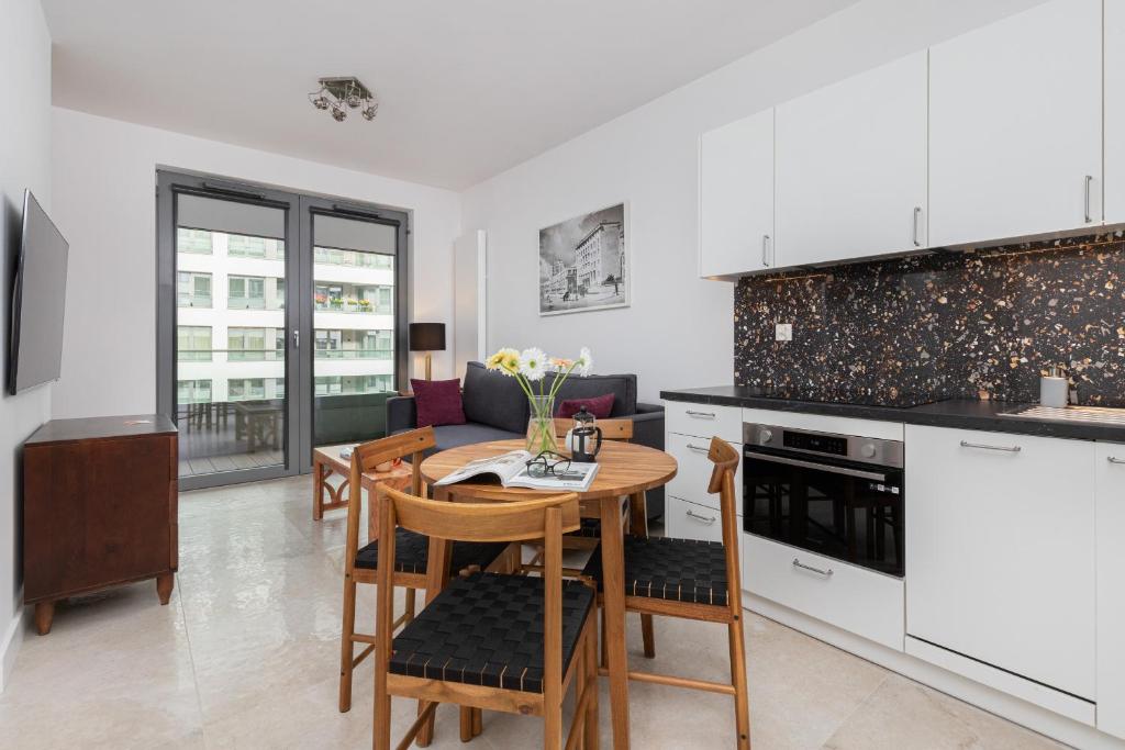 Plac Unii Apartment Gdynia City Centre by Noclegi Renters 3