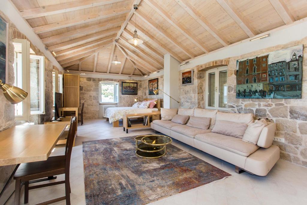 Heritage Art Home 1
