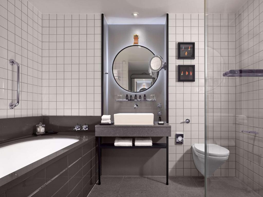 The Trafalgar St. James, London Curio collection by Hilton Image