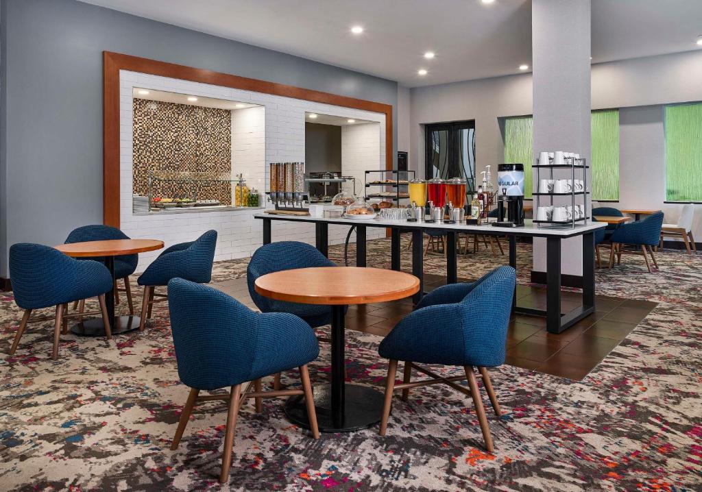 Hilton Garden Inn Nashville Downtown/Convention Center Image