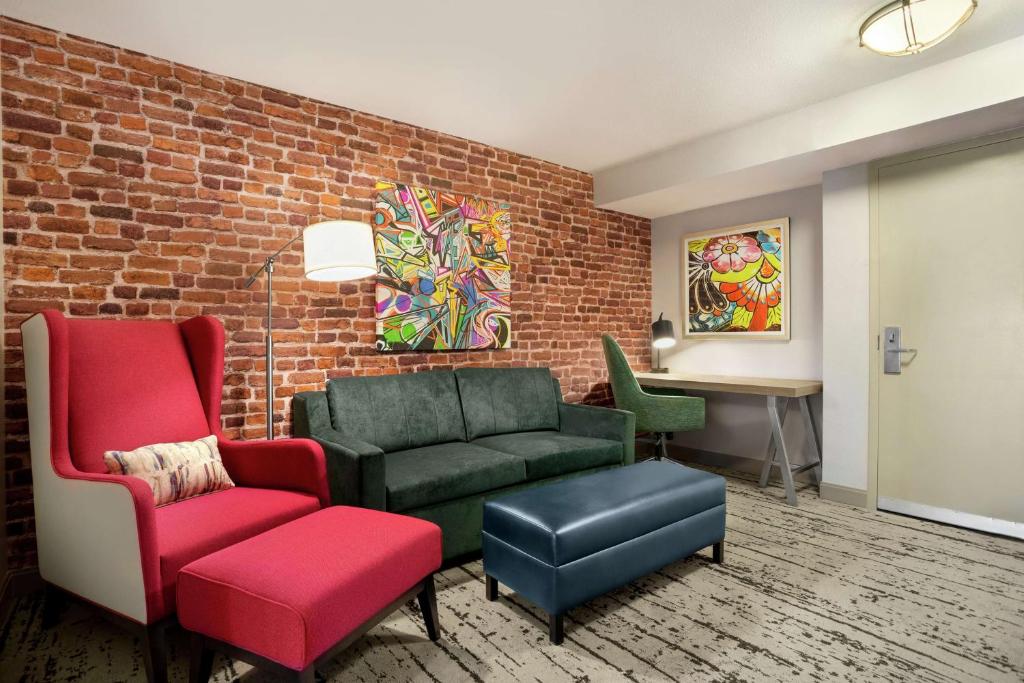 Hilton Garden Inn New Orleans Convention Center Image