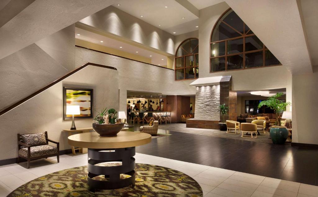 Embassy Suites by Hilton Phoenix Tempe Image