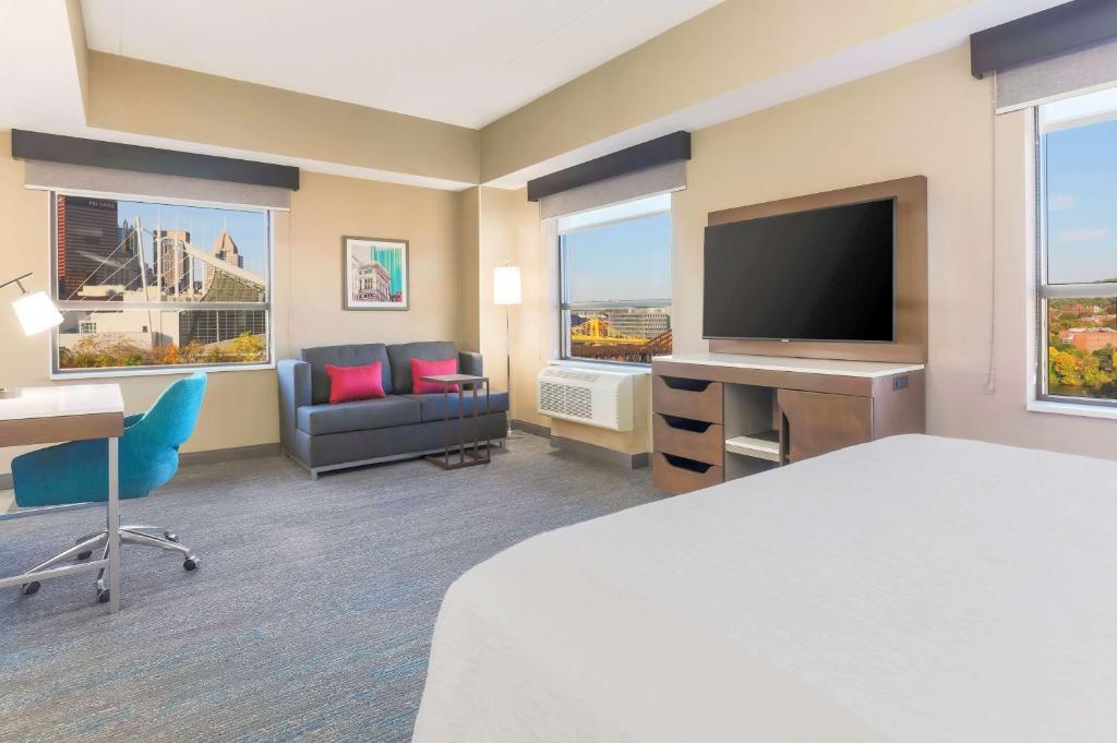 Hampton Inn & Suites Pittsburgh Downtown Image