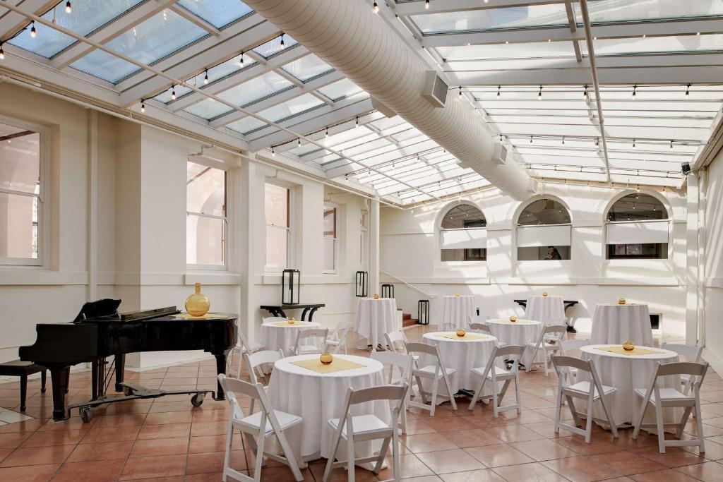 Hayes Mansion San Jose, Curio Collection by Hilton Image
