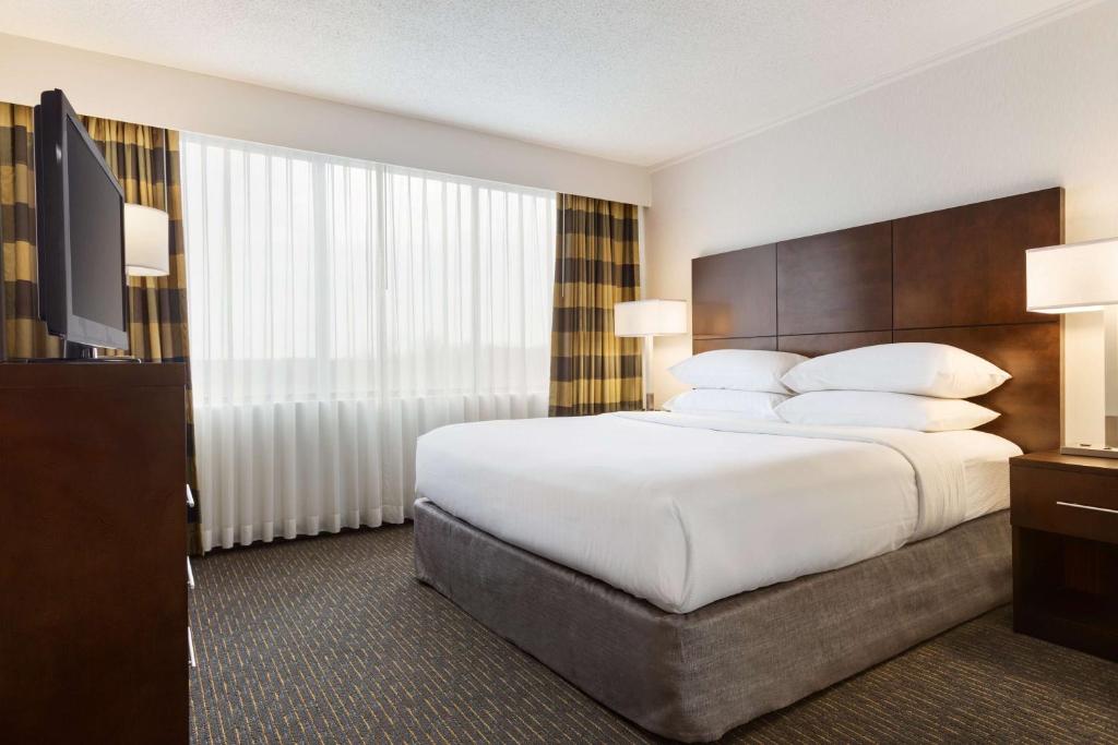 Embassy Suites by Hilton Baltimore at BWI Airport Image