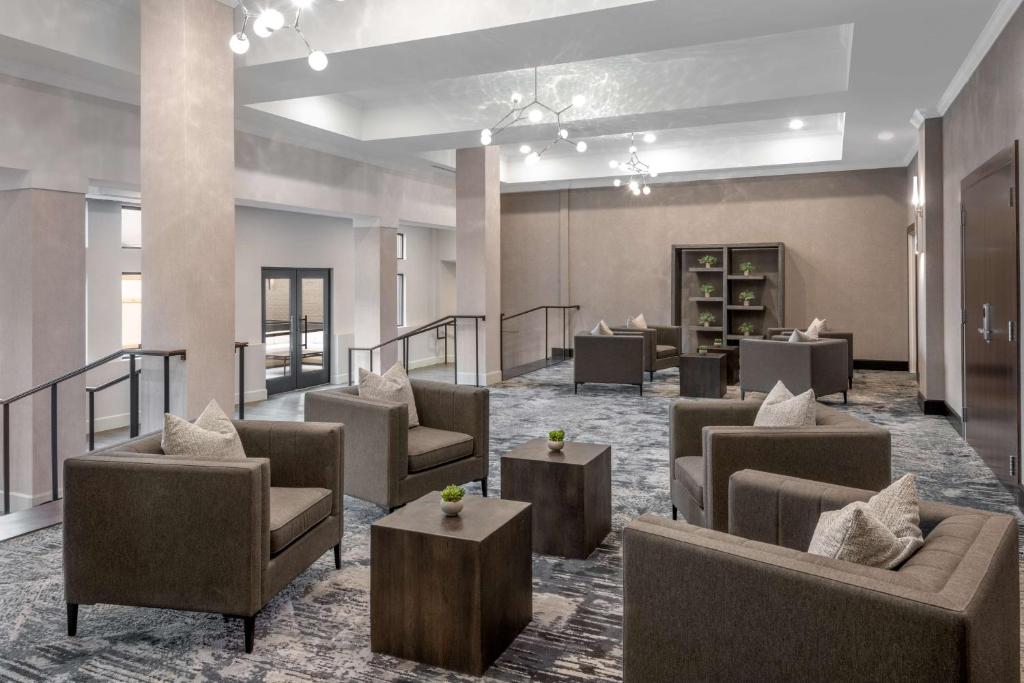 DoubleTree by Hilton Denver Cherry Creek, CO Image