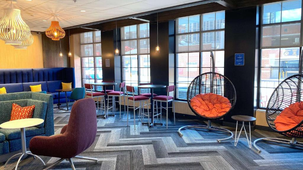 Tru By Hilton Baltimore Harbor East Image