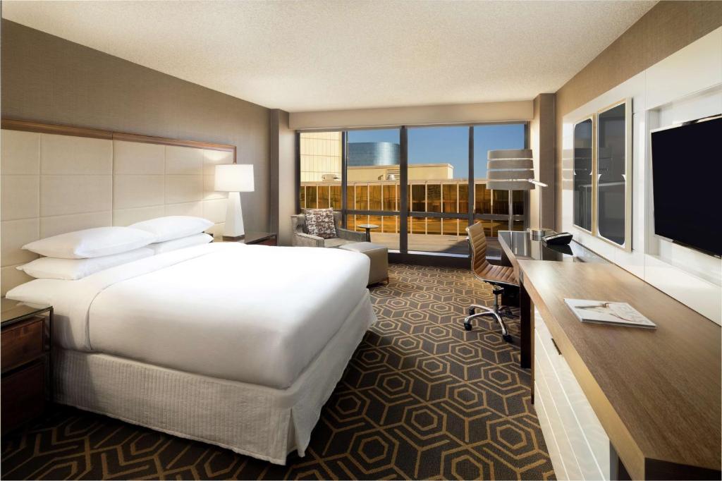DoubleTree by Hilton Hotel Dallas Campbell Centre Image