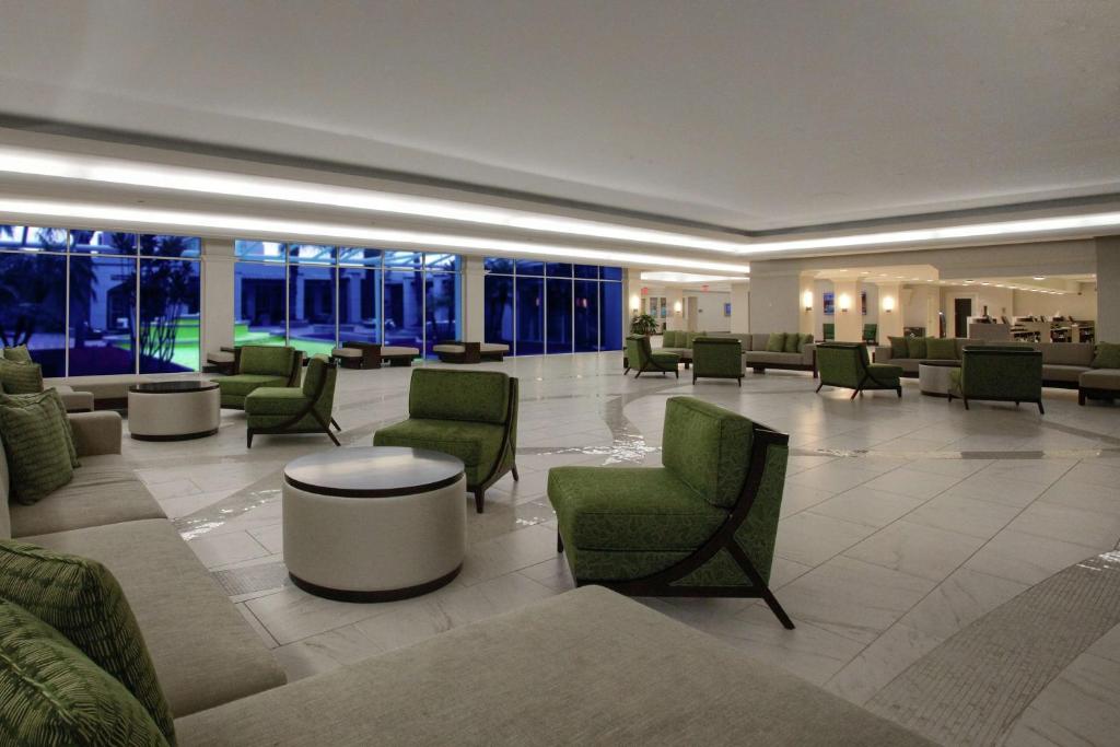 DoubleTree by Hilton at the Entrance to Universal Orlando Image