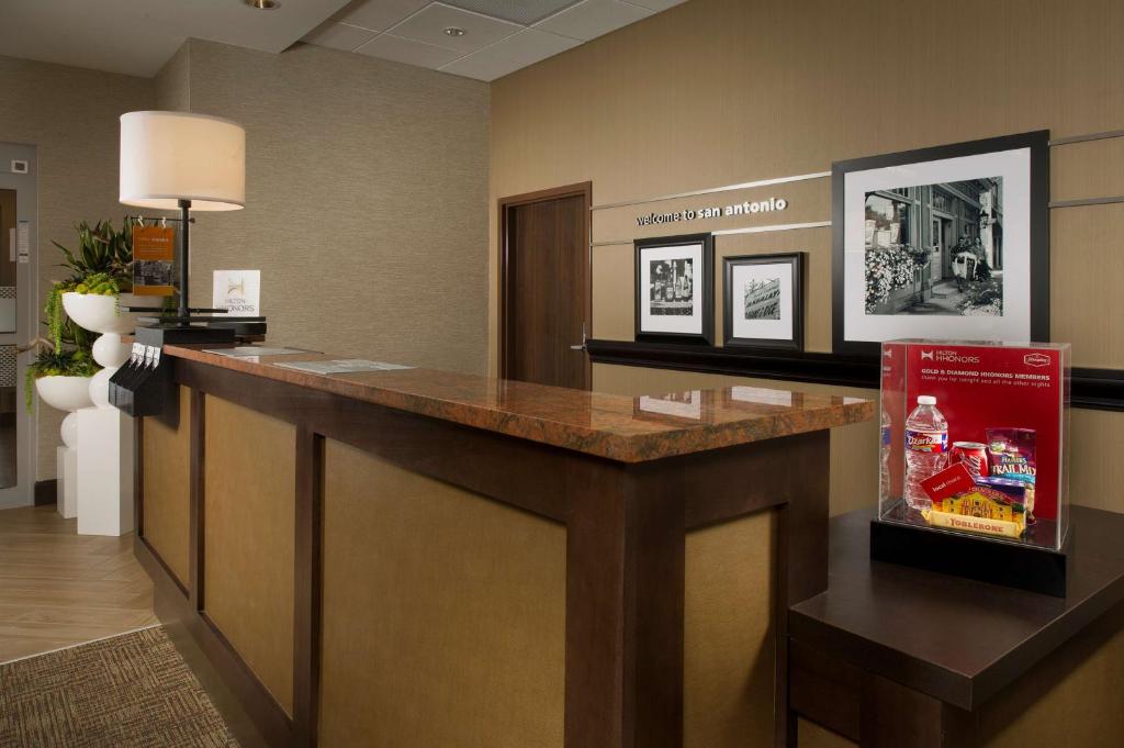 Hampton Inn & Suites San Antonio-Downtown/Market Square Image