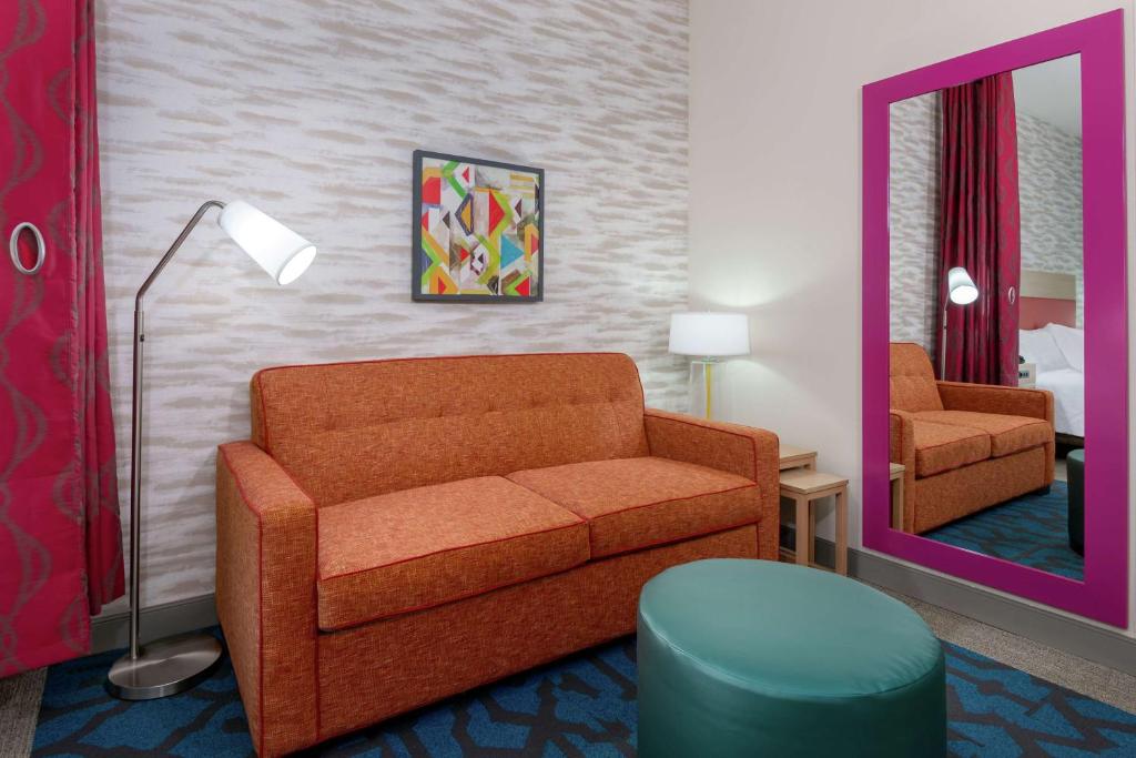 Home2 Suites By Hilton Orlando Near Universal Image