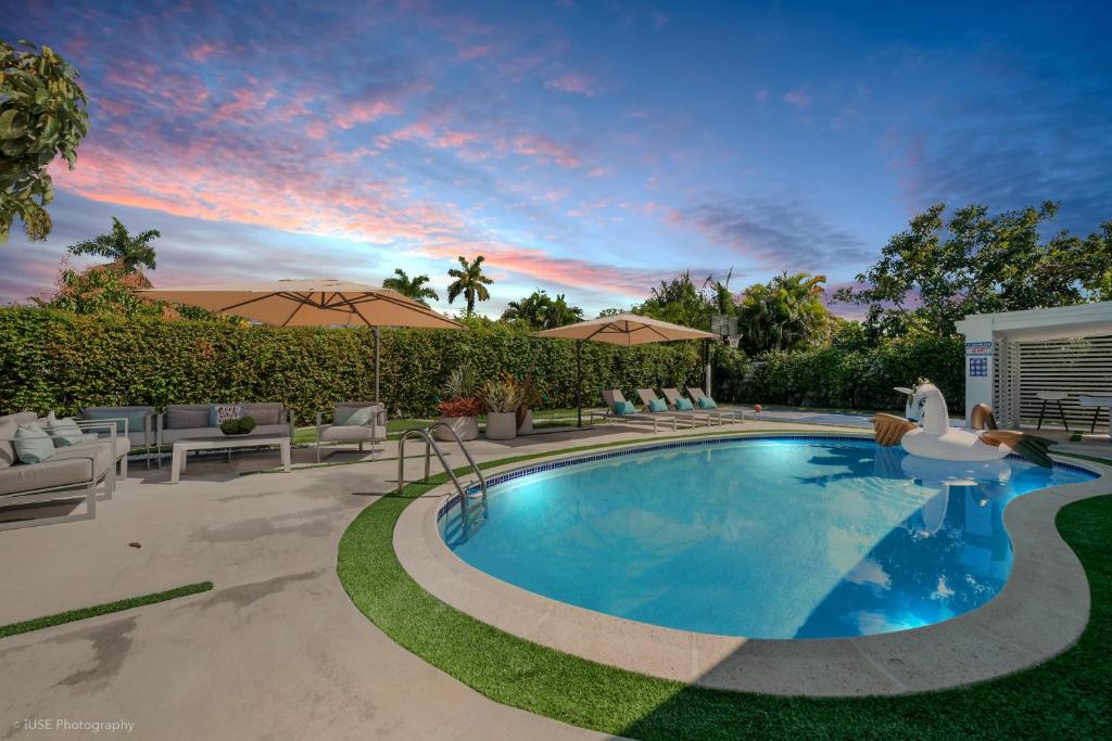 Miami Luxe Paradise - HtdPool, MiniGolf, Playground, BBQ, baby items 1