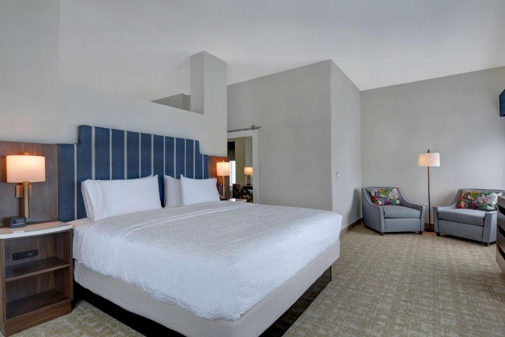 Hampton Inn & Suites Nashville Downtown Capitol View, Tn Image