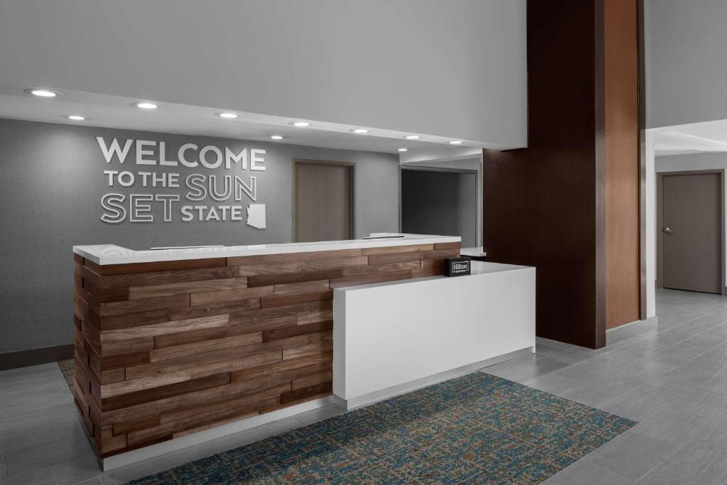 Hampton Inn Phoenix - Biltmore Image