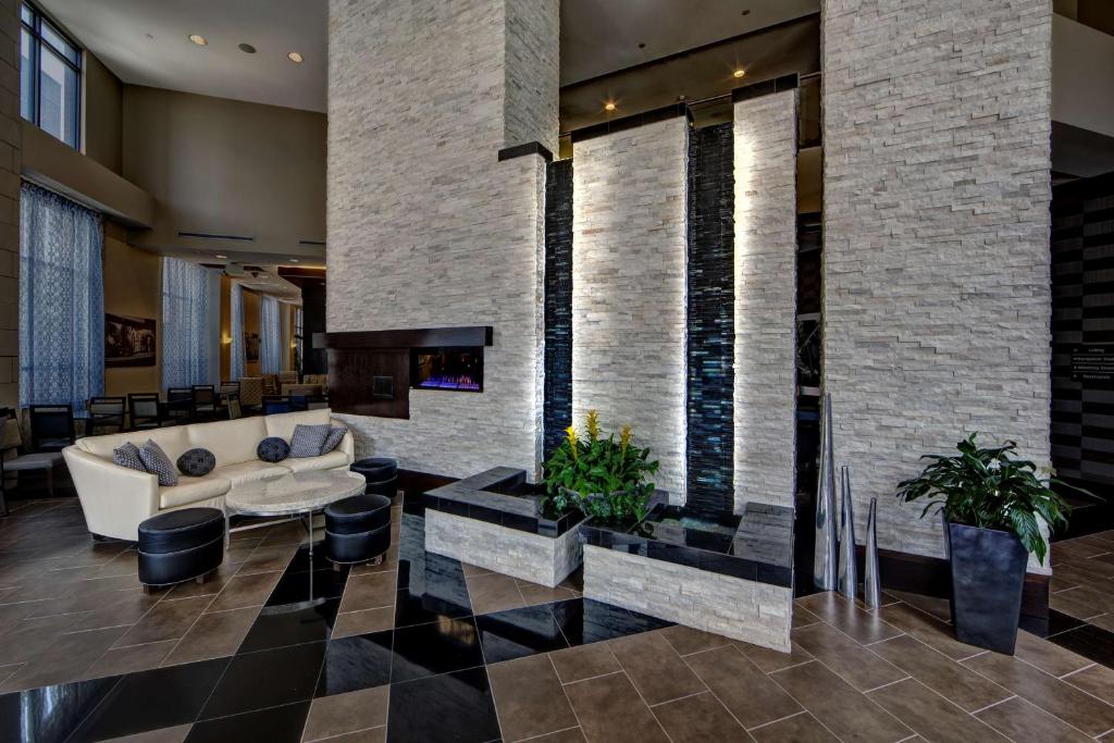 Hampton Inn & Suites Nashville-Downtown Image